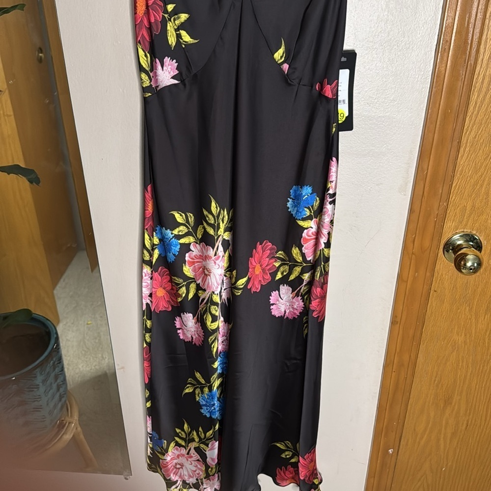 New Bene floral dress - Picture 8 of 9